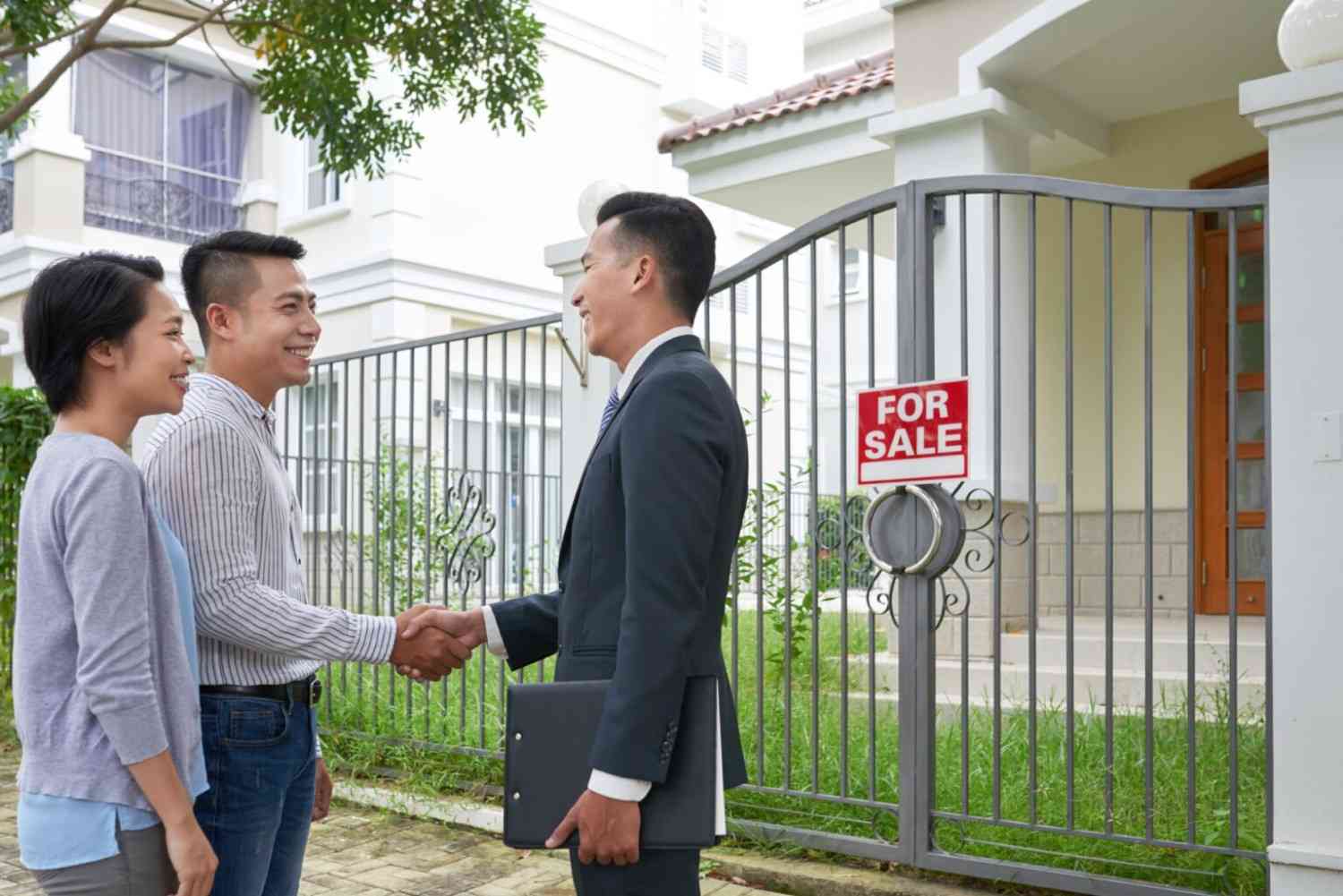 Couple meeting real estate agent to discuss selling their home fast